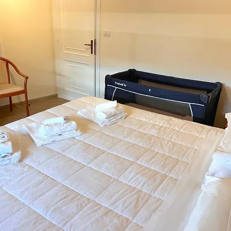 Daire Charming Apartments, Steps From The