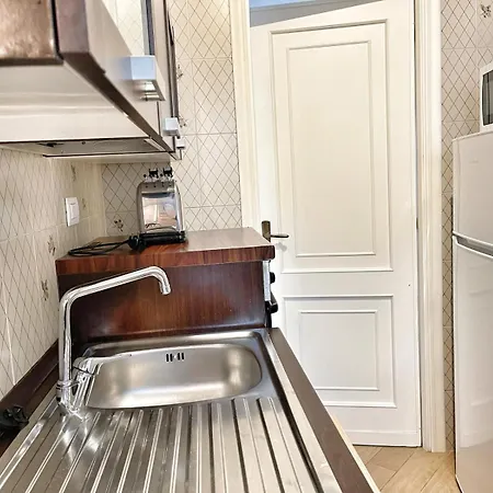 Daire Charming Apartments, Steps From The *