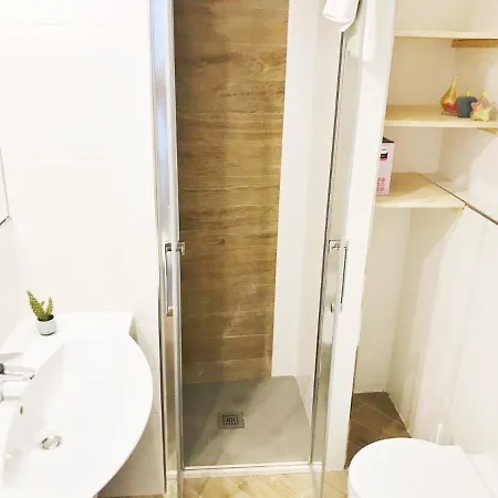 公寓 Charming Apartments, Steps From The *